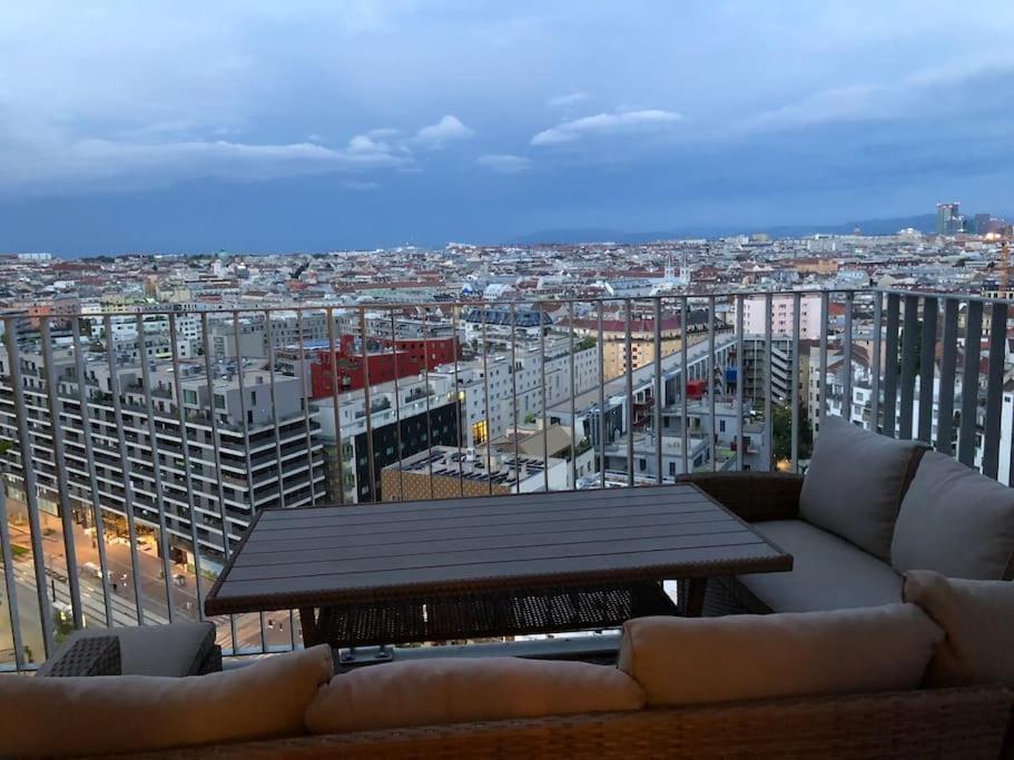 Stunning View Over Vienna In City Center Apartment Ngoại thất bức ảnh